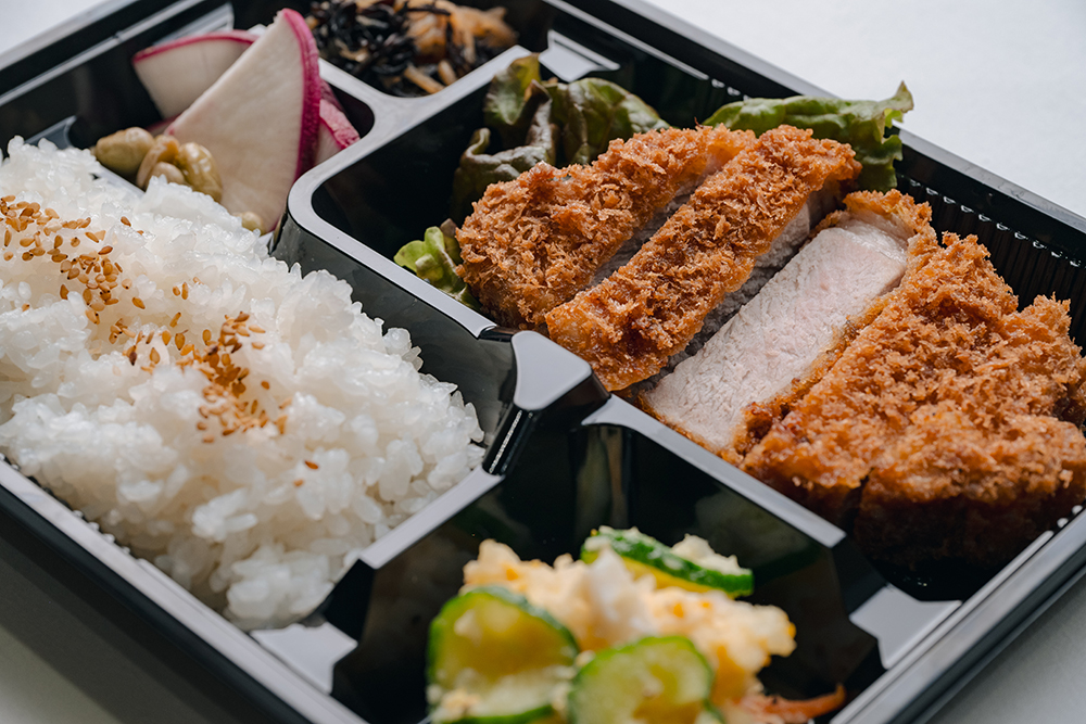 厚切りとんかつ弁当