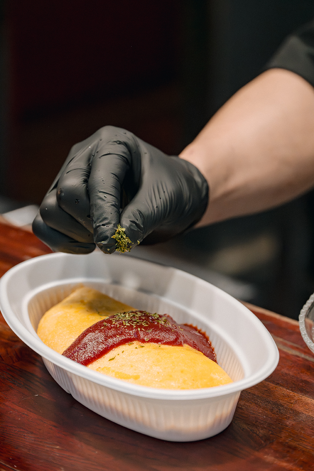 仕上げのひと振りに、想いを込めて。